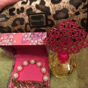 Betsey Johnson gift set!